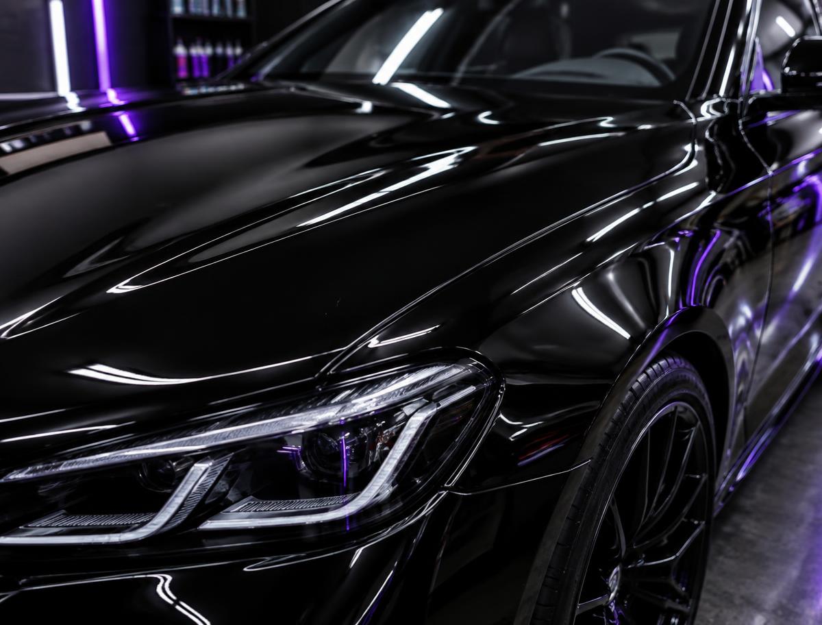 Glossy decontaminated black car paint